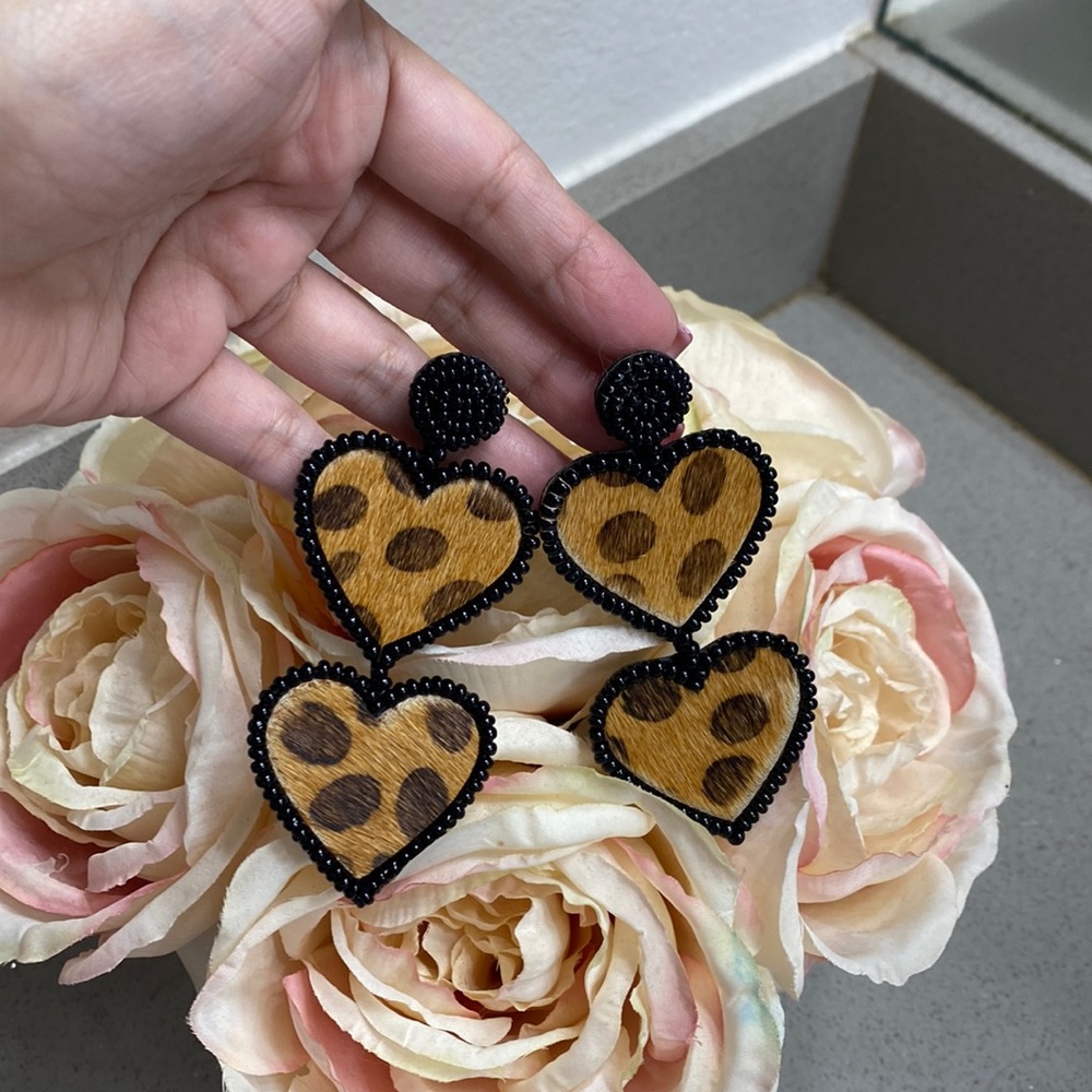 Leopard 🐆 print super fashion earrings heart ❤️